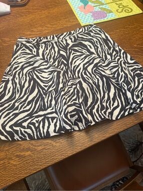 Dona Jo size large skort